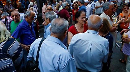 Τα ψέματα του Κατρούγκαλου: Πάνω από 40% το «ψαλίδι» στις επικουρικές