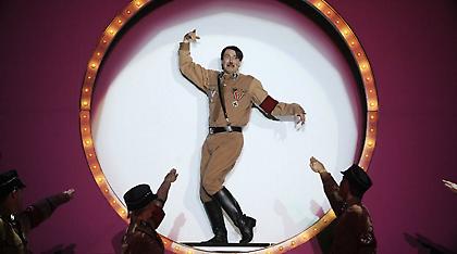 Αυστραλία: Παιδί ντυμένο Χίτλερ βραβεύτηκε για τη στολή μπροστά σε Εβραίους μαθητές