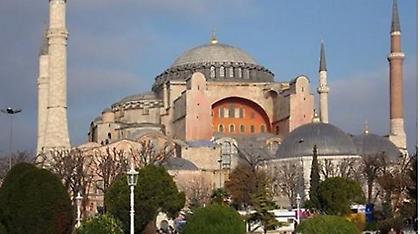«Ράπισμα» στην Τουρκία από την Κομισιόν για την ανάγνωση του Κορανίου στην Αγία Σοφία