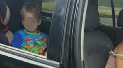 Εικόνες-σοκ: Γονείς λιπόθυμοι από ηρωίνη μπροστά στο μικρό παιδί τους!