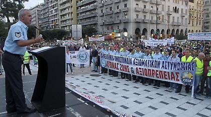 Μεγάλη πορεία από τους ένστολους στη Θεσσαλονίκη