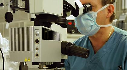 Για πρώτη φορά ρομπότ έκανε επέμβαση στο εσωτερικό ματιού