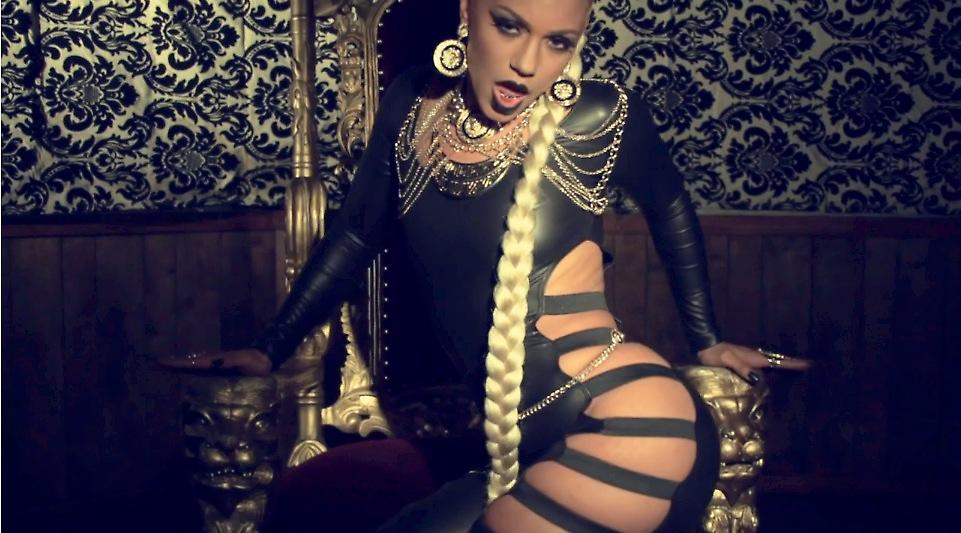 Με αυτή ξεπέρασε την Iggy ο Νικ Γιανγκ (pics)