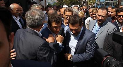 Οργισμένος πολίτης κατά Τσίπρα στην ΔΕΘ: Με κατέστρεψε, δεν έχω να πάρω φάρμακα