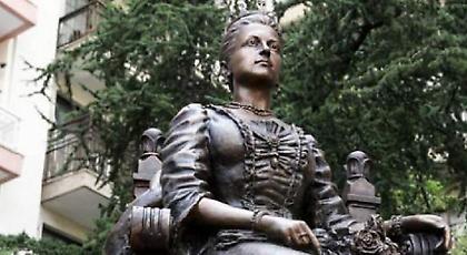 Σαββίδης και Μπουτάρης στα αποκαλυπτήρια του αγάλματος της βασίλισσας Ολγας (pics)