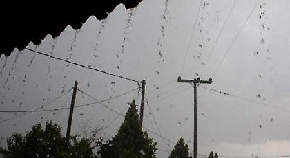 Κυριακή με βροχές - Σταθερή η θερμοκρασία