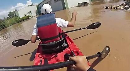 Μεσσηνία: Διασώστες απεγκλωβίζουν μικρό παιδί με κανό (pics)