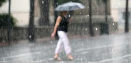 Παραμένει άστατος ο καιρός με βροχές και σποραδικές καταιγίδες