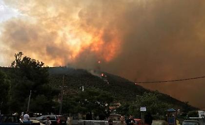 Μάχη με τις φλόγες στη Θάσο