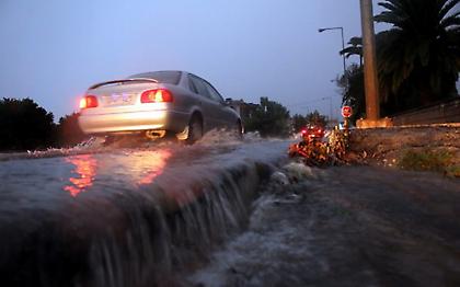 Εικόνες από την ισχυρή νεροποντή που χτύπησε το Άργος