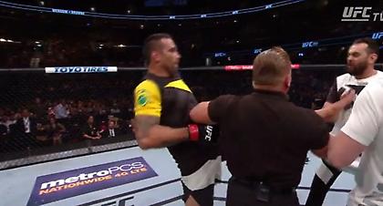 Αθλητής του UFC κλώτσησε τον προπονητή του αντιπάλου του (video)