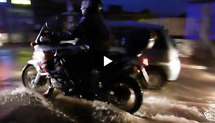 Βίντεο: Πλημμύρισαν οι δρόμοι από τη βροχή στο Άργος