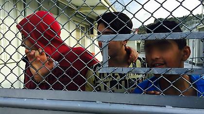 Gurdian: Παιδιά ξεχασμένα στη «φυλακή» της Αμυγδαλέζας