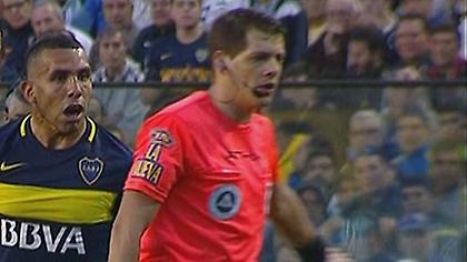 Έβρισε την αδερφή του διαιτητή και αποβλήθηκε ο Τέβες (video)