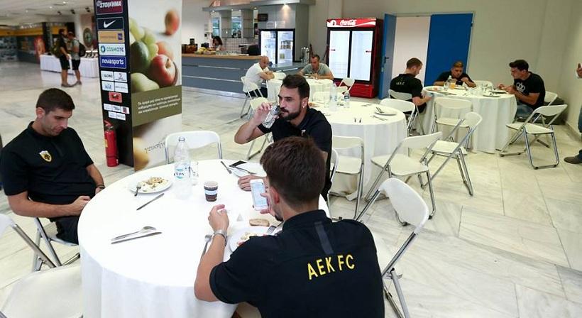 Το γεύμα της ΑΕΚ και το άδειο πιάτο του Αλμέιδα (pics)