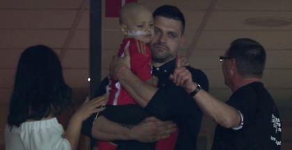 Σήκωσε στο πόδι τους οπαδούς της Σάντερλαντ και της Έβερτον ένα 5χρονο αγόρι! (video/pics)