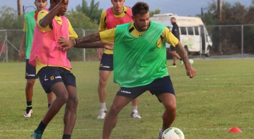 Με δύο απουσίες ο Μαντζουράκης