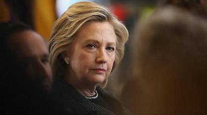 Χίλαρι Κλίντον: «Πυρετός» στο εκλογικό παρασκήνιο από την πνευμονία της