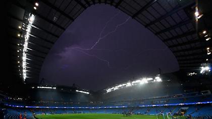 Απίστευτες εικόνες από την καταιγίδα στο Μάντσεστερ! (video)