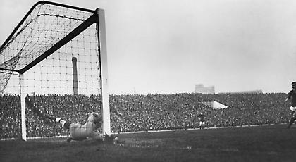 Χρόνια πολλά... πέναλτι!