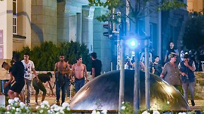 ΒΙΝΤΕΟ-ΣΟΚ: Εκατό νεοναζί επιτίθενται σε 20 πρόσφυγες!