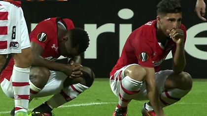 Συγκλονιστικές στιγμές: Ο σκόρερ λιπόθυμος και όλοι κλαίνε (video)