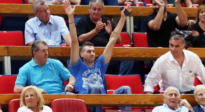 «Γκρεμίστηκε» το ΟΑΚΑ στην είσοδο του Διαμαντίδη! (pics/video)