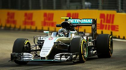 Πρωτιά για Ρόσμπεργκ, ατύχημα ο Βερλάιν (video)