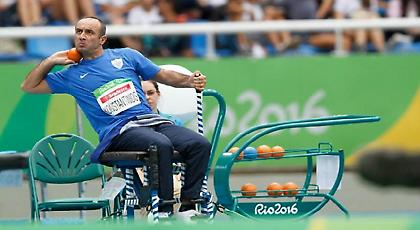 Ο Κωνσταντινίδης σημαιοφόρος στην τελετή λήξης