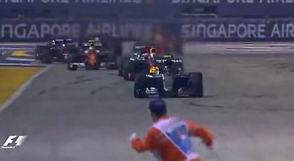 Έκανε σπριντ για να σωθεί άνθρωπος στην πίστα της Σιγκαπούρης (video)