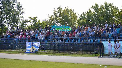 «Ήρωας» αμυντικός σε τοπικό, φεύγει από το τείχος και σώζει πάνω στη γραμμή (video)