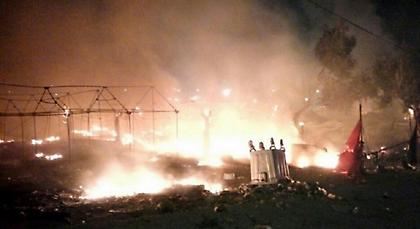 Χάος στη Λέσβο: Χιλιάδες μετανάστες στους δρόμους μετά τη φωτιά στο hot spot! (video)