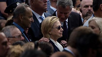 Χίλαρι: Ξανά καταβεβλημένη μπροστά στις κάμερες (video)