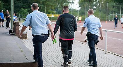 Απίστευτο περιστατικό: Τερματοφύλακας έφαγε 43 γκολ και μετά... συνελήφθη