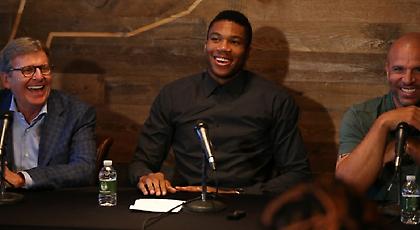 Δεινός χορευτής ο Giannis (video)