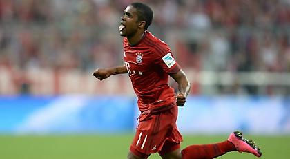 Ο Ντάγκλας Κόστα εκτελεί πέναλτι ανάποδα! (video)