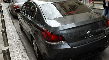 Η Δημοτική Αστυνομία αφαίρεσε τις πινακίδες από το αυτοκίνητο του Σταθάκη (pics)