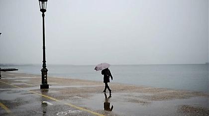 Βροχές και καταιγίδες σήμερα σε όλη τη χώρα (video)