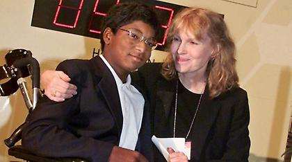 Σκοτώθηκε σε τροχαίο ο γιος της Mia Farrow (video)
