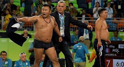 Τριετής αποκλεισμός για ένα… στριπτίζ!