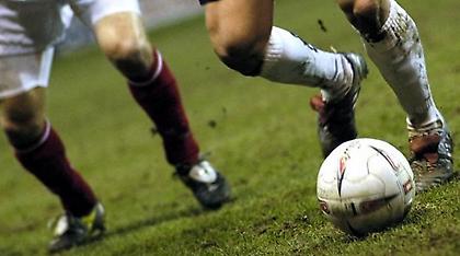 Άνοιξαν τα αποδυτήρια του Πανσεραϊκού και πήραν 70 ζευγάρια παπούτσια