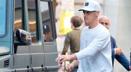 Οζίλ, μην παρκάρεις παράνομα! (pics)