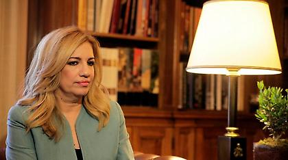 Γεννηματά για τηλεοπτικές άδειες: «Υπάρχει εισαγγελέας σ' αυτόν τον τόπο»;