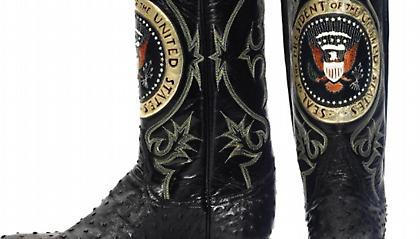 Ανάρπαστες οι μπότες του Ρόναλντ Ρίγκαν -Πωλήθηκαν σε δημοπρασία για $200.000 (pics)