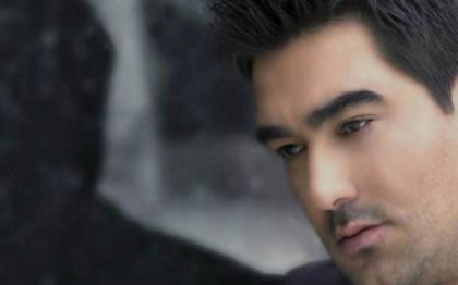 Νεκρός ο τραγουδιστής, Γιώργος Καραγιαννάκης