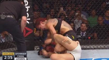 Η Cyborg διέλυσε την αντίπαλό της (video)