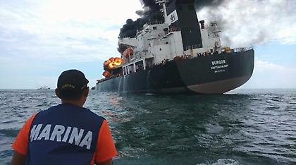 Δεξαμενόπλοιο στις φλόγες στον κόλπο του Μεξικού