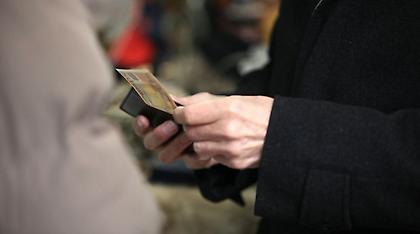 Απολογισμός-σοκ: Νon stop το «κούρεμα» του κατώτατου μισθού στην Ελλάδα