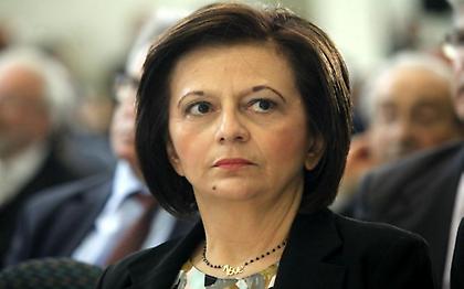 Χρυσοβελώνη για τηλεοπτικές άδειες: Η κυβέρνηση δεν θα κάνει τα στραβά μάτια για κανέναν