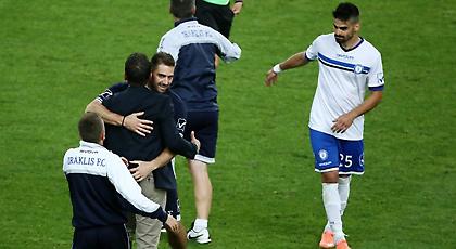 Να σφίξω το χέρι σας κύριε Παπαδόπουλε